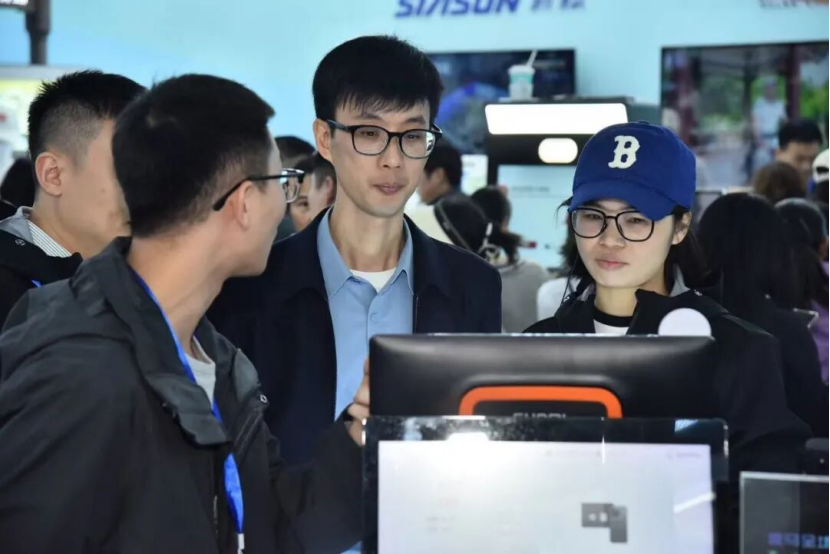 科技赋能智旅新篇，鹿马智能科技“碰一碰”获张兴赢副司长点赞