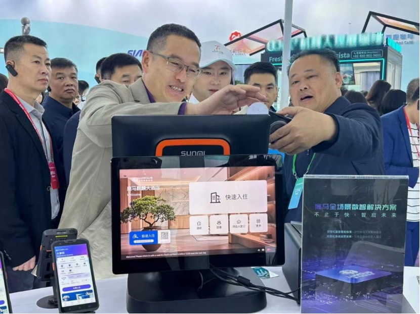 科技赋能智旅新篇，鹿马智能科技“碰一碰”获张兴赢副司长点赞